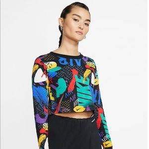 L/S Nike multi color standard fit crop T-shirt